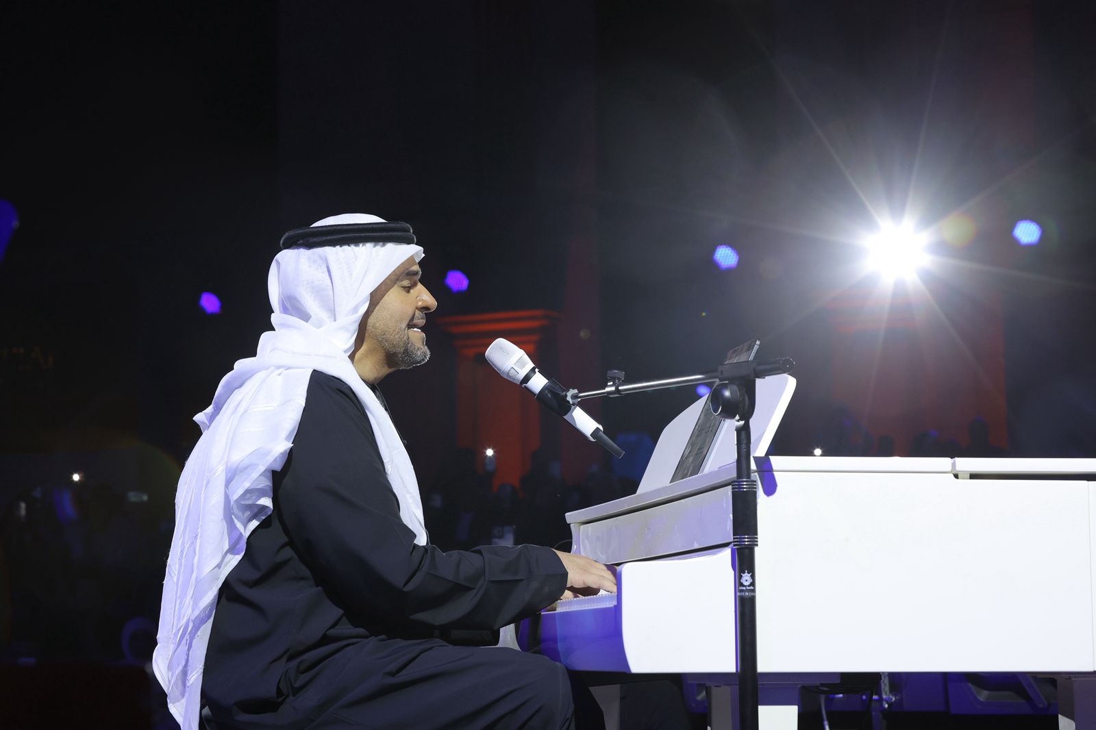 حسين الجسمي يعانق بصوته القمر في سماء القاهرة بحفلٍ Sold Out في وقتٍ قياسي