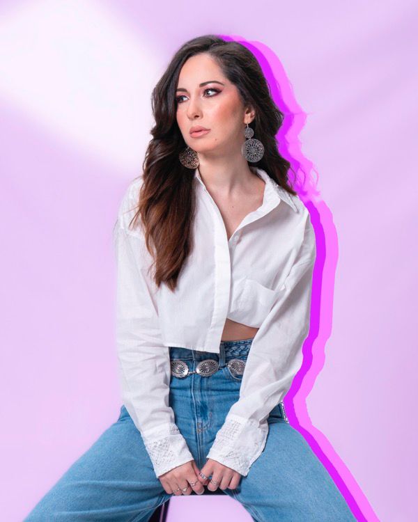 ميرنا كوزا تطلق ميني ألبوم بعنوان  الحب حلو