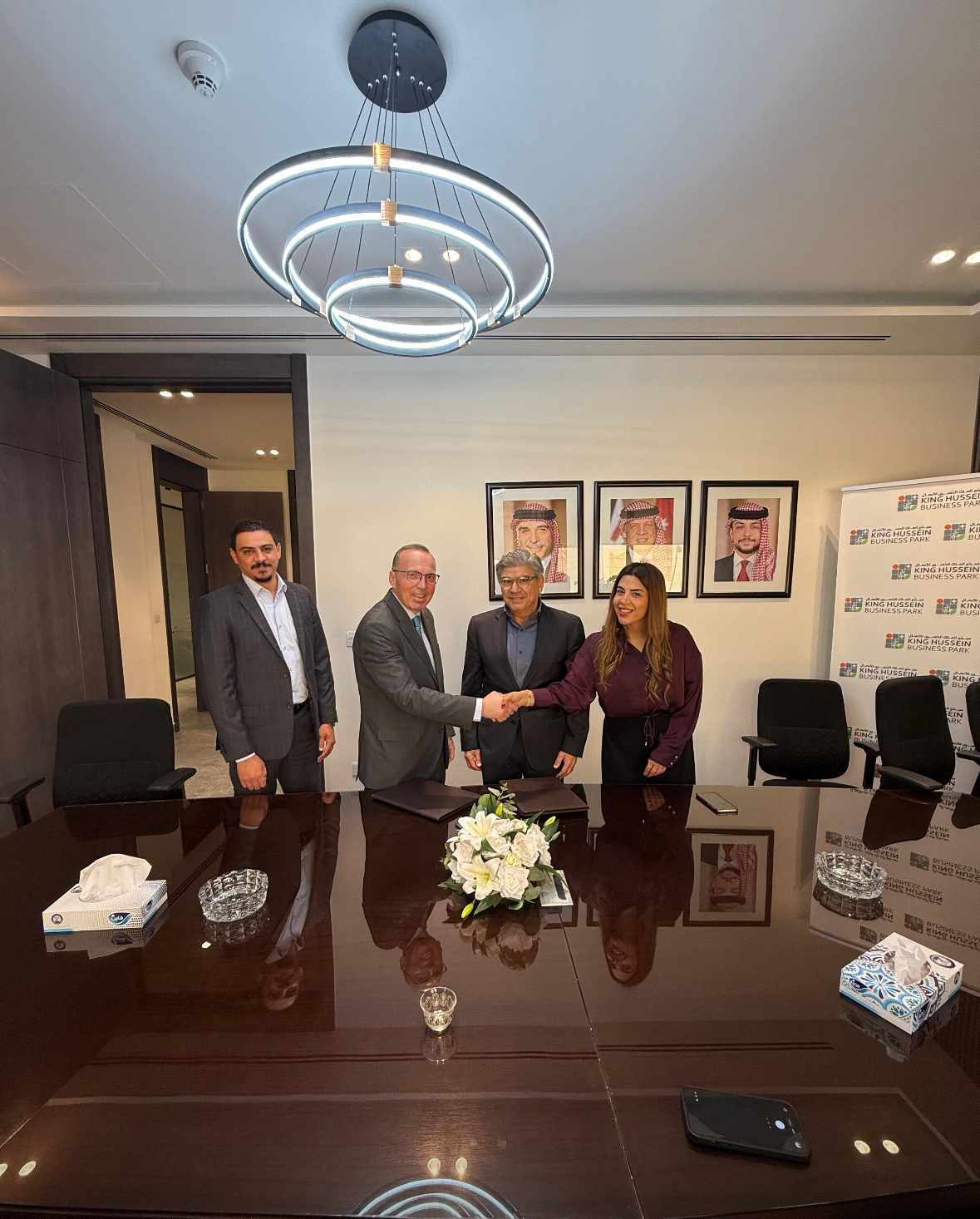 اتفاقية بين مجمع الملك الحسين للأعمال ومجموعة مختبرات PMLAB الطبية الدقيقة لافتتاح  فرع للمختبر داخل المجمع