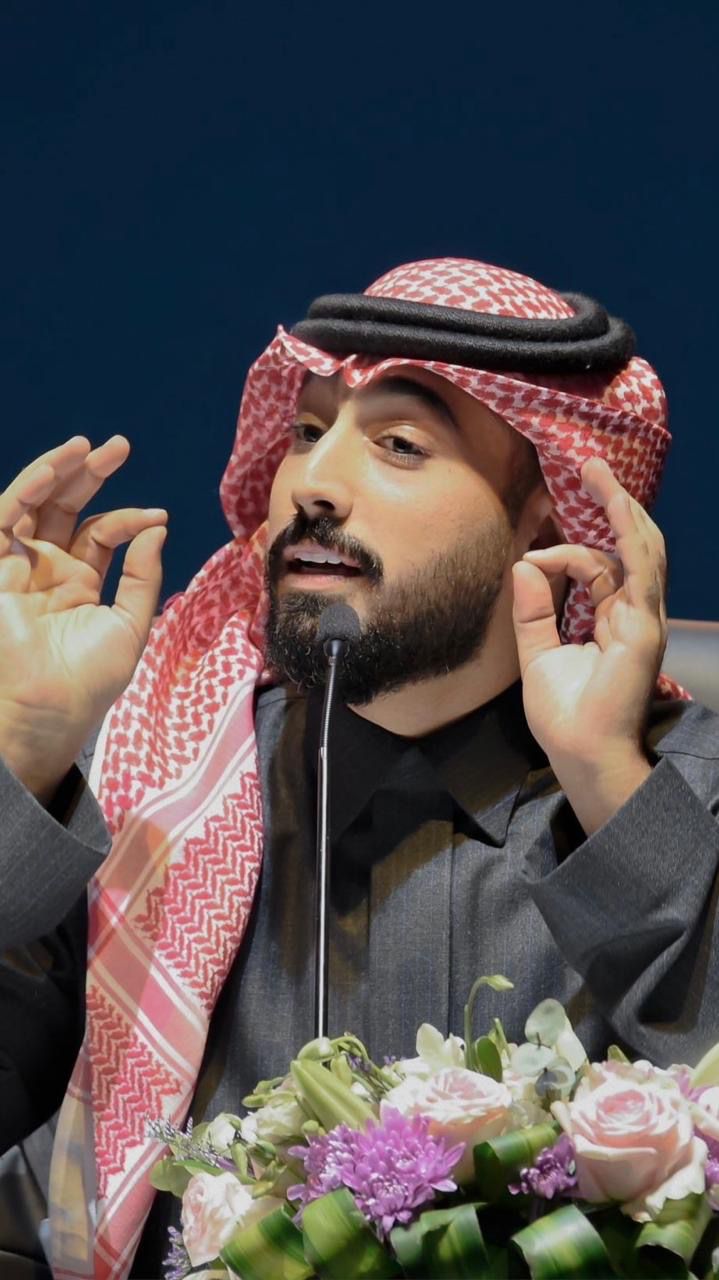 ضمن فعاليات مقهى الشعر أمسيات شعرية بـ8 لغات تصحب زوار  الشارقة الدولي للكتاب 2025 إلى عالم القصيدة