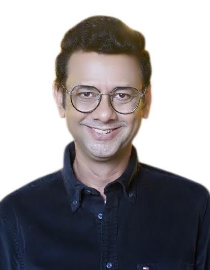 ضمن فعاليات مقهى الشعر أمسيات شعرية بـ8 لغات تصحب زوار  الشارقة الدولي للكتاب 2025 إلى عالم القصيدة