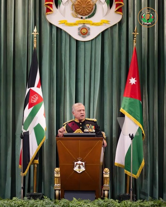 رئيس جامعة الحسين بن طلال يوجه بتضمين خطاب العرش مفاهيم مادة التربية الوطنية.