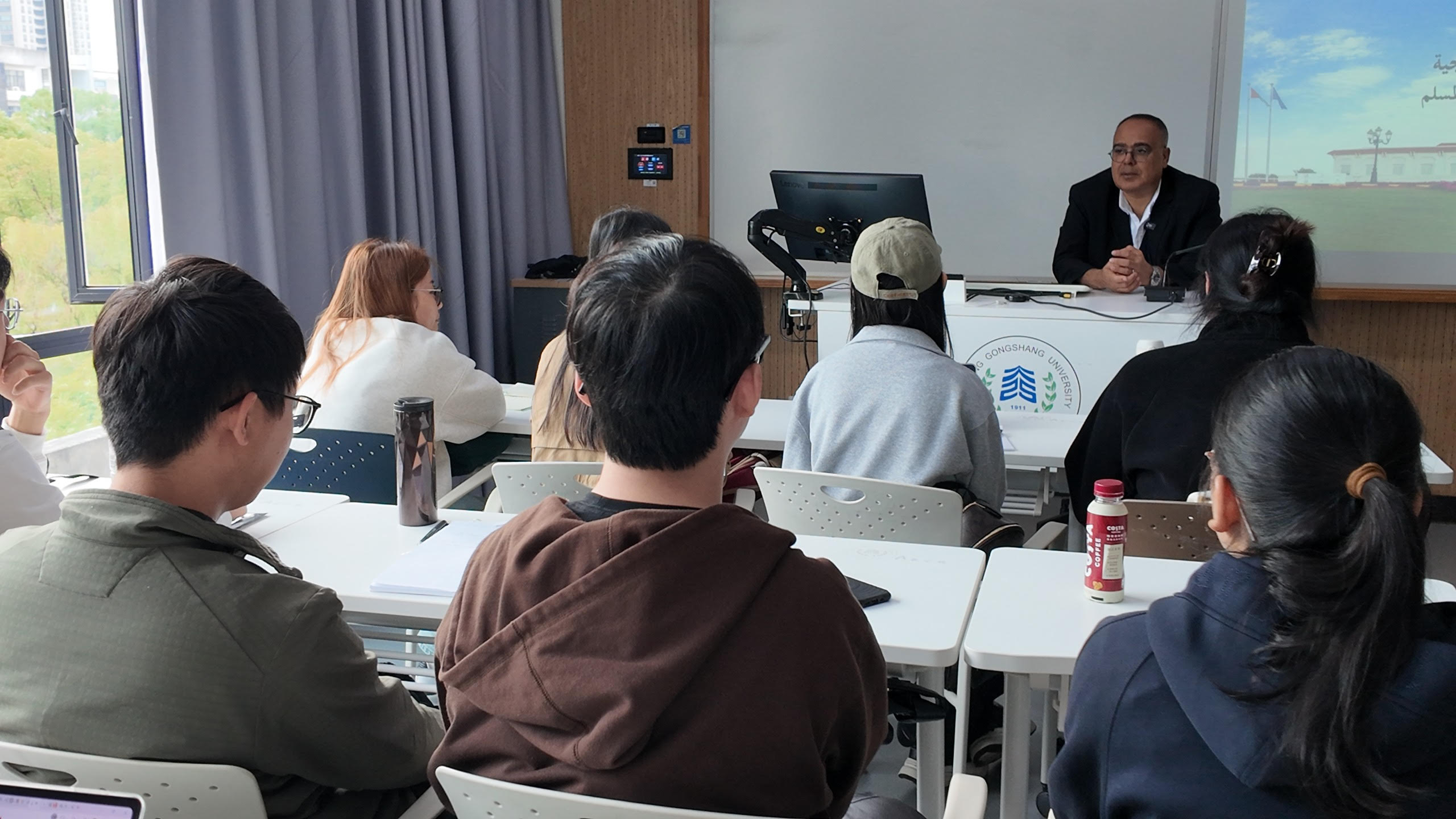 وفد الشارقة للتراث يعزّز التعاون الأكاديمي مع جامعة تشيجيانغ الصينية لتطوير برامج اللغة العربية