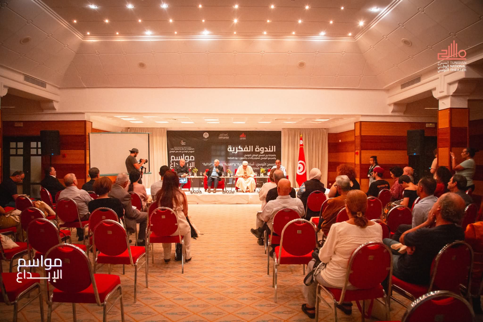 في ندوة فكرية بتوزر  ضمنمواسم الإبداع: المسرح التونسي يسائل ذاته... من هو؟ وأي مدرسة يريد؟