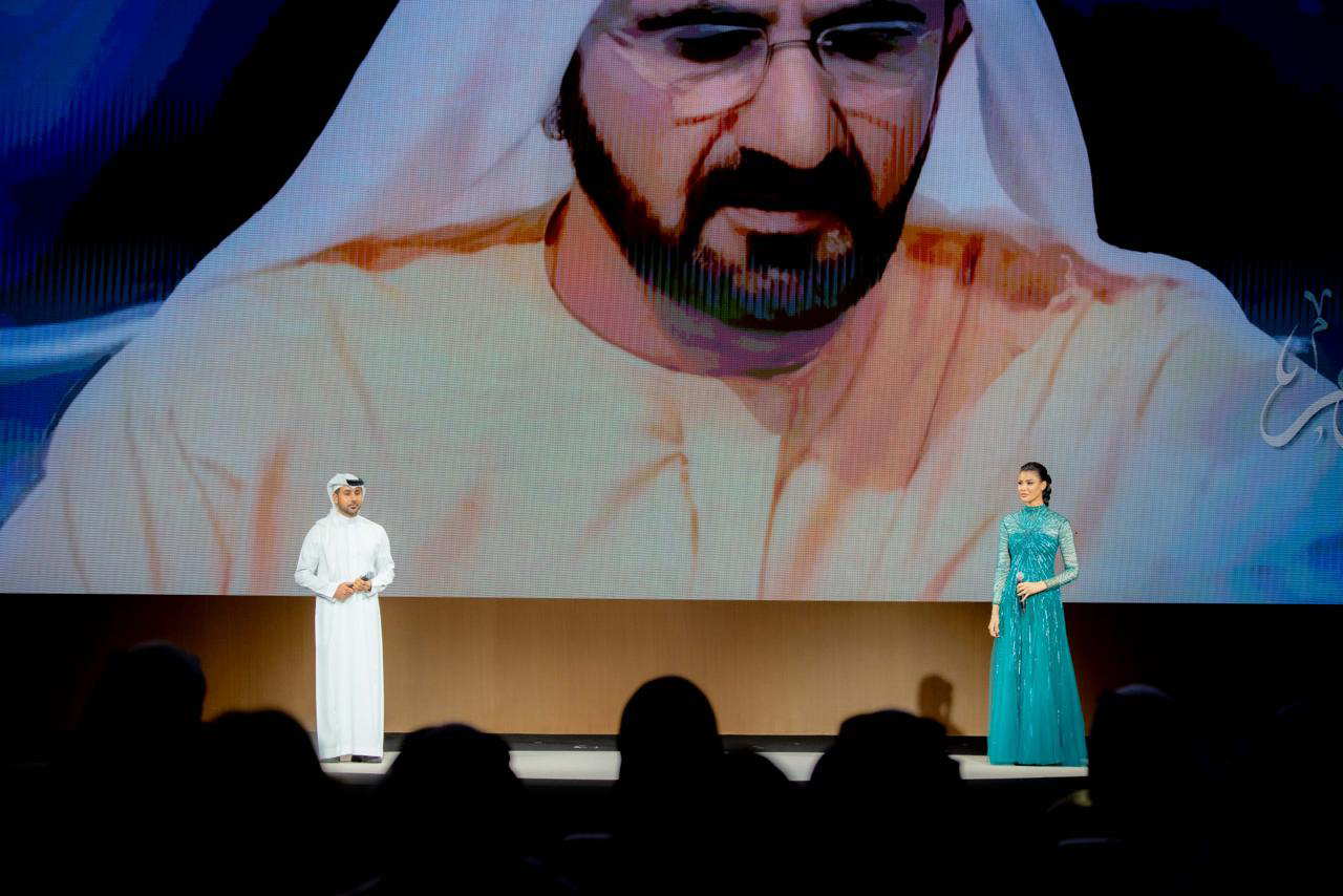 قدمها من أشعار الشيخ محمد بن راشد آل مكتوم فؤاد عبدالواحد يقدم بفخر واعتزاز التحدي في الحفل الختامي لمبادرة تحدي القراءة العربي بدبي   