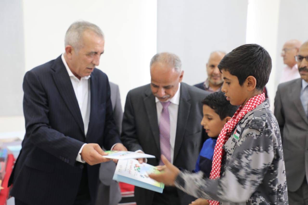 مندوبًا عن رئيس الوزراء.. وزير الثقافة يفتتح برنامج مكتبة الأسرة الأردنية 2025