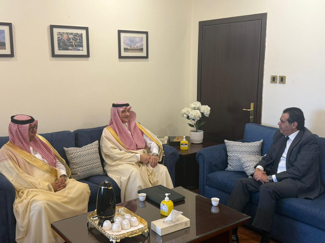 الأمين العام للخارجية الأردنية يستقبل الأمير منصور بن خالد بن فرحان 