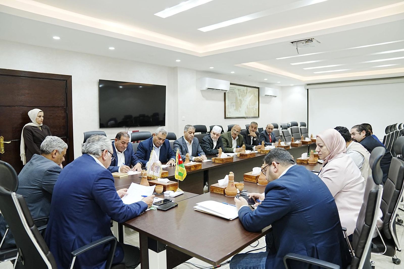 رئيس مجلس مفوضي سلطة إقليم البترا يلتقي الهيئة الإدارية لجمعية عاصمة الأنباط لبحث عدد من القضايا والمطالب