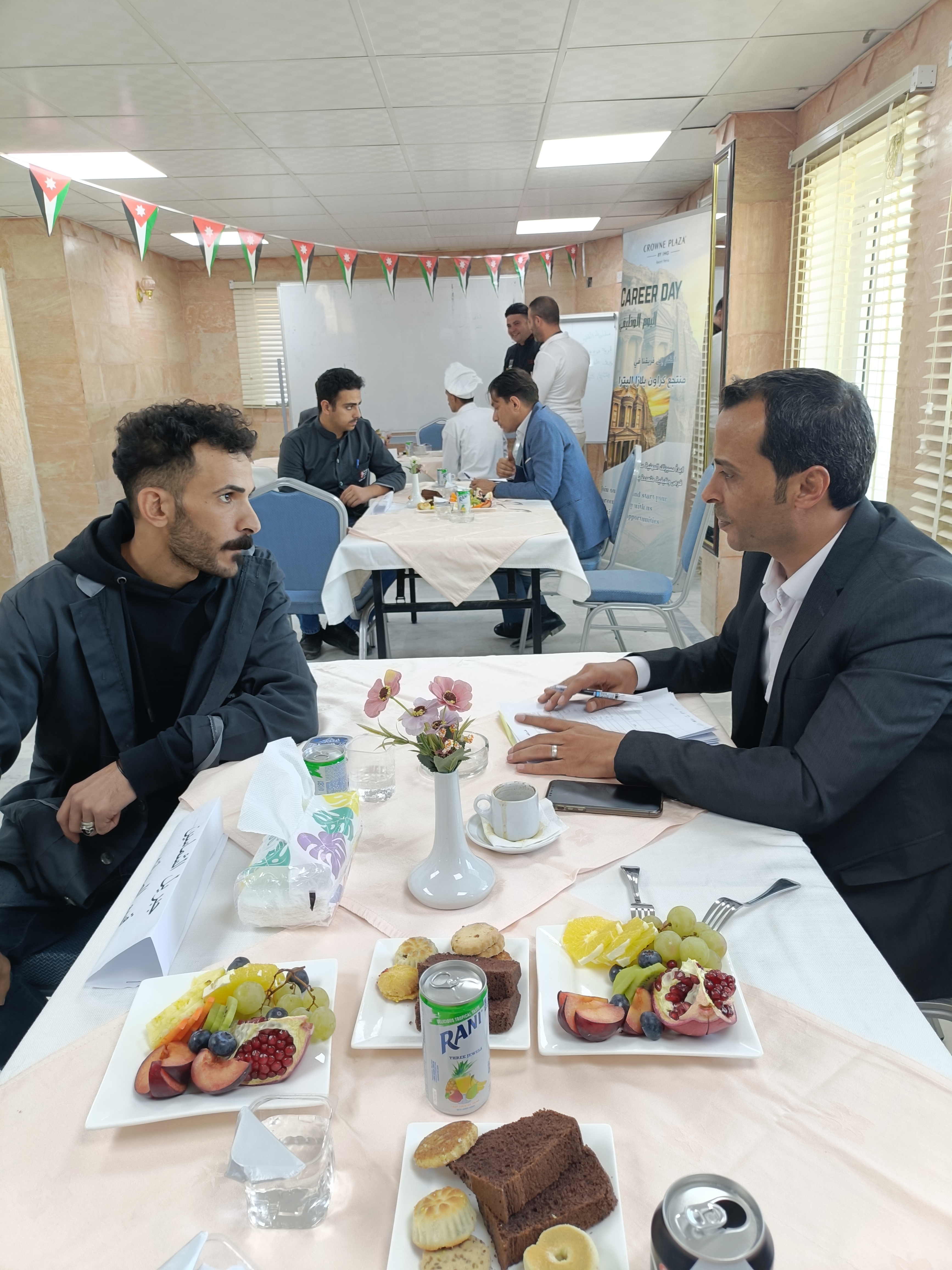 معهد تدريب مهني البترا يعقد يوم وظيفي بالتعاون مع فندق كراون بلازا للحصول على فرص عمل في القطاع الفندقي