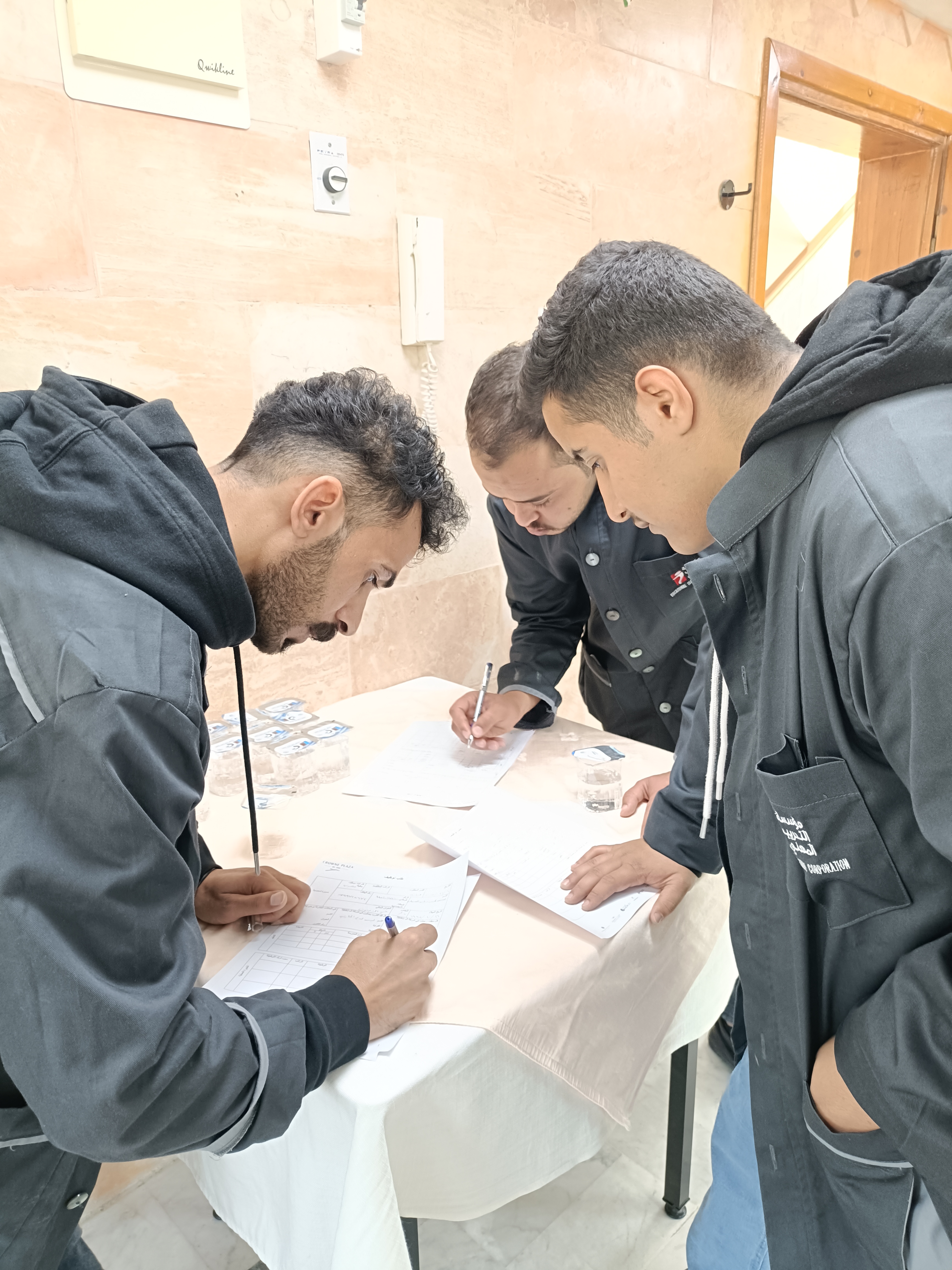 معهد تدريب مهني البترا يعقد يوم وظيفي بالتعاون مع فندق كراون بلازا للحصول على فرص عمل في القطاع الفندقي