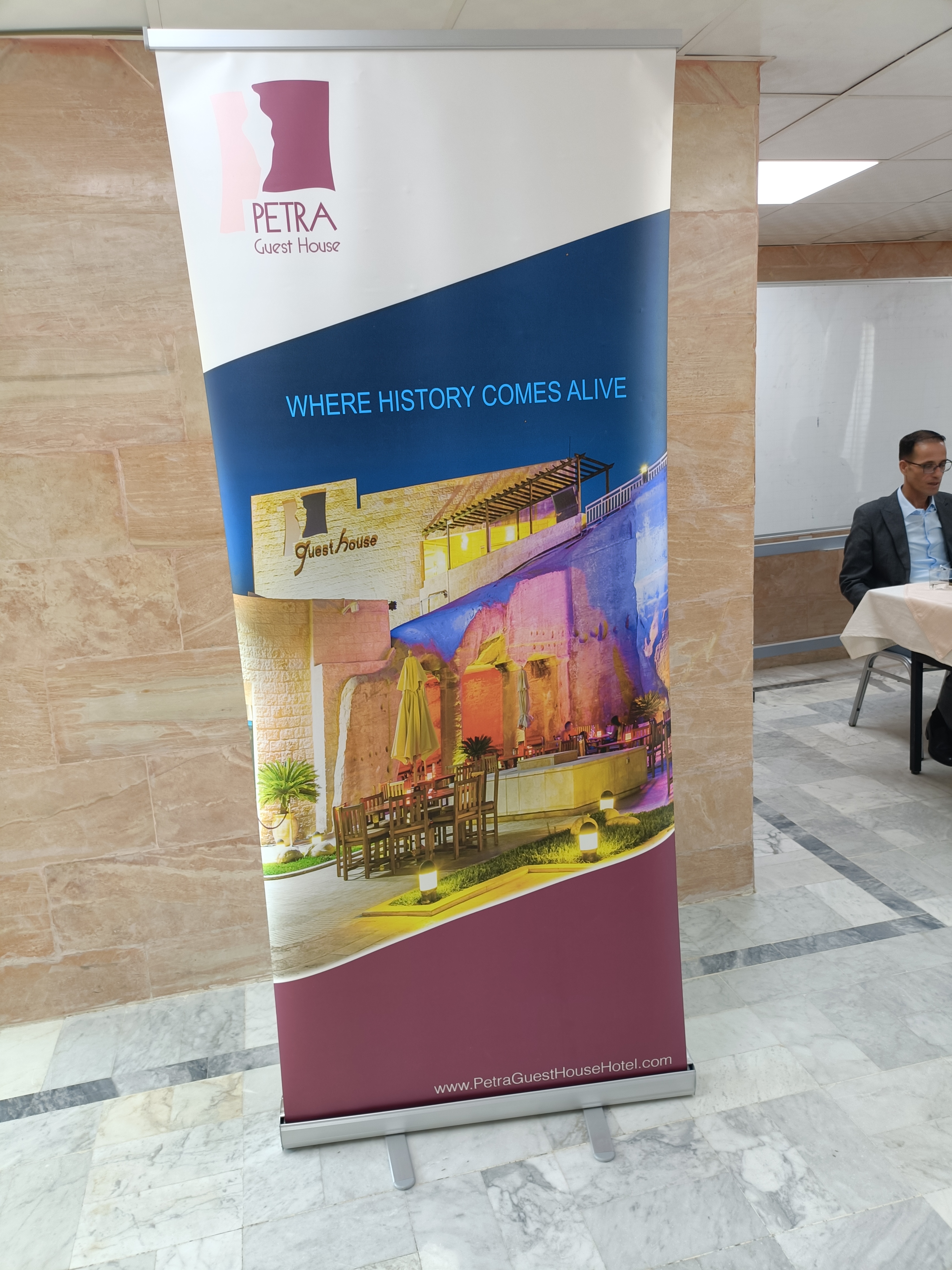 معهد تدريب مهني البترا يعقد يوم وظيفي بالتعاون مع فندق كراون بلازا للحصول على فرص عمل في القطاع الفندقي