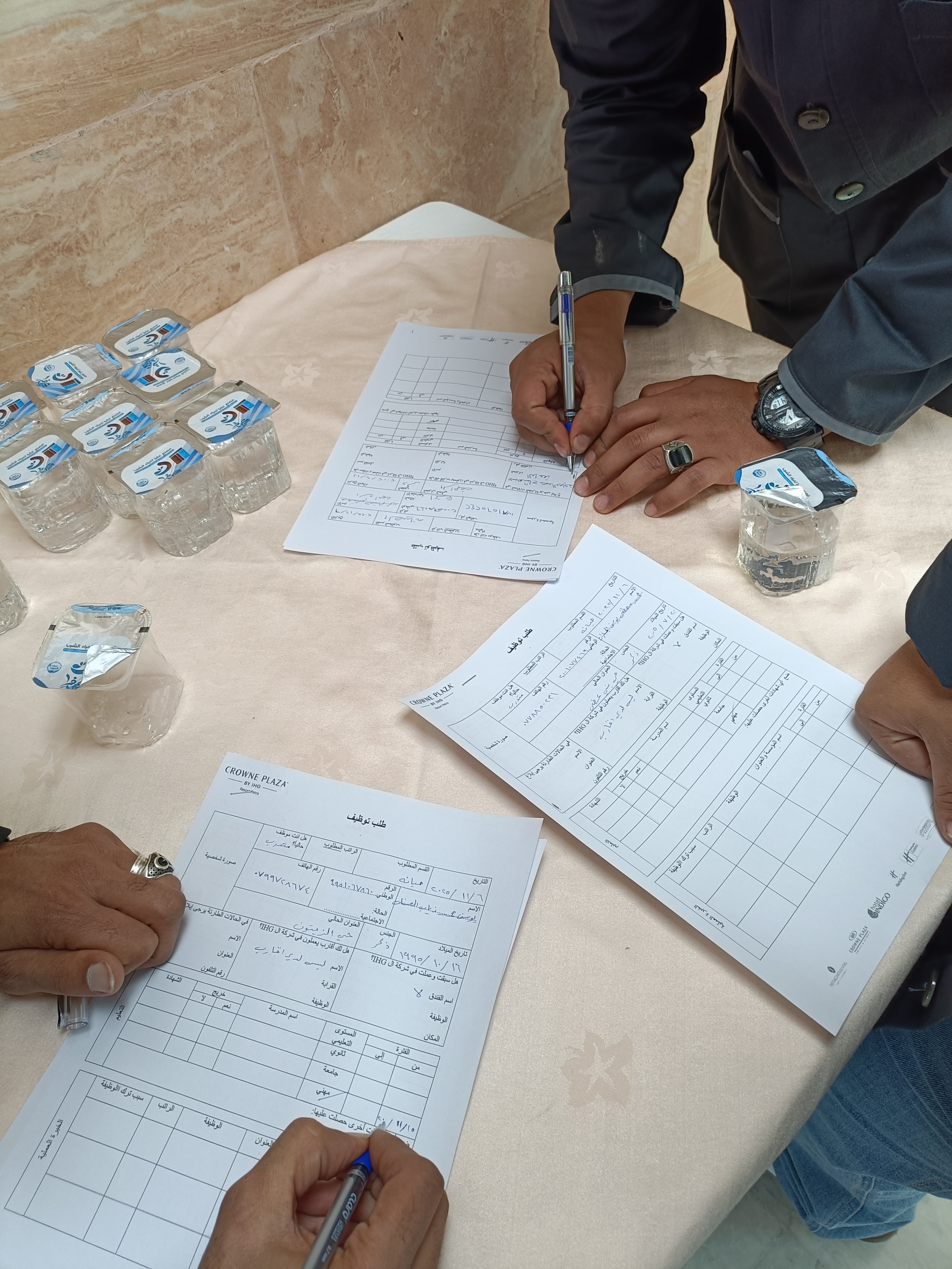 معهد تدريب مهني البترا يعقد يوم وظيفي بالتعاون مع فندق كراون بلازا للحصول على فرص عمل في القطاع الفندقي