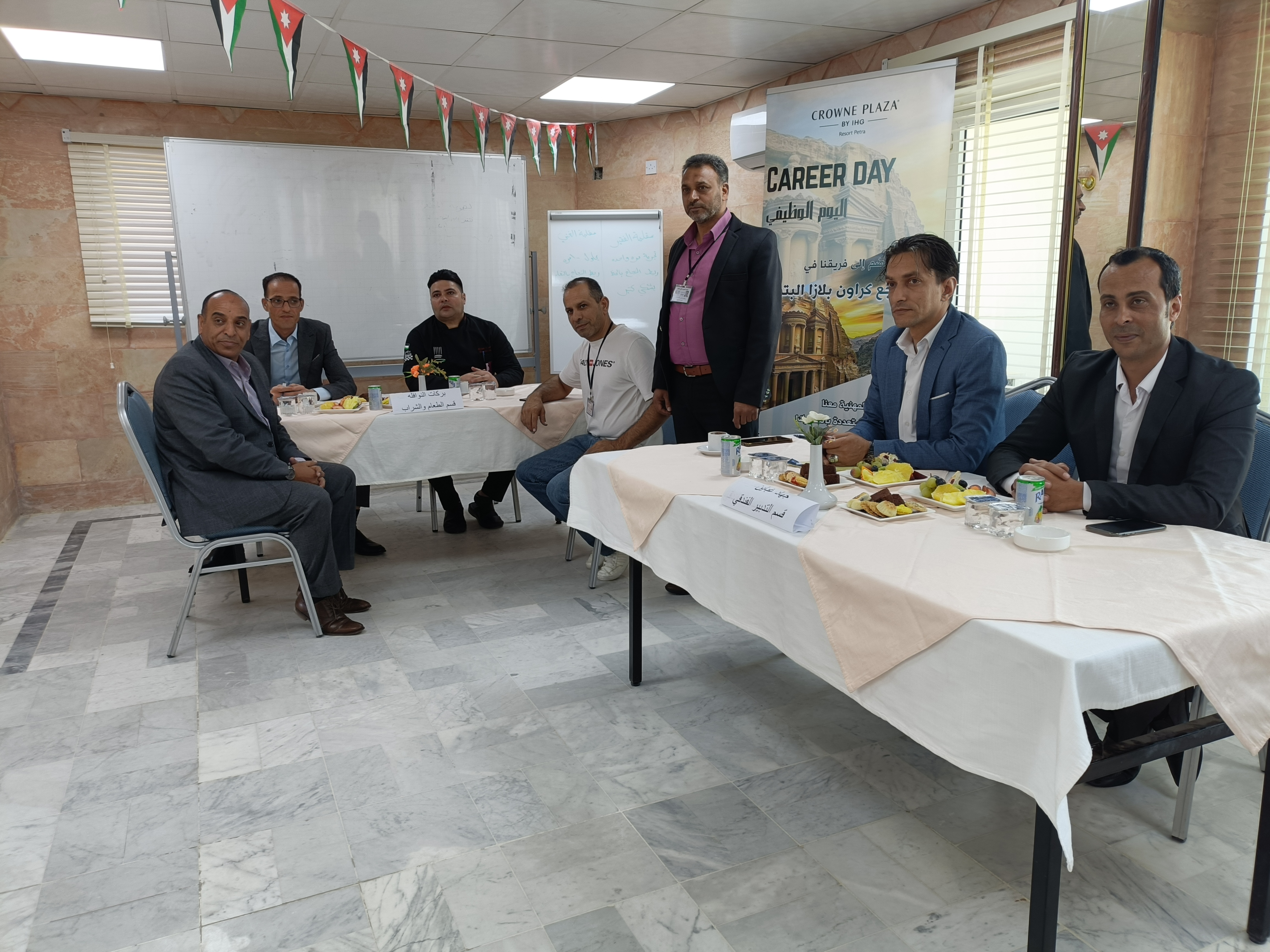 معهد تدريب مهني البترا يعقد يوم وظيفي بالتعاون مع فندق كراون بلازا للحصول على فرص عمل في القطاع الفندقي