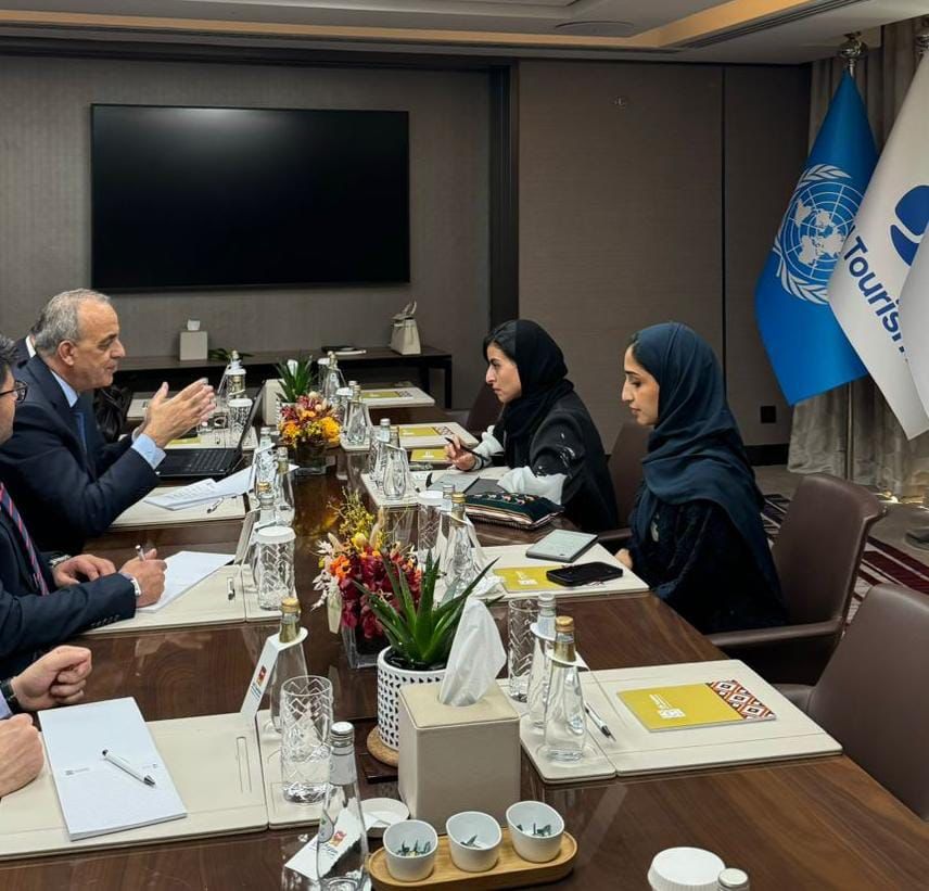 وزير السياحة والآثار يترأس جلسة شؤون الأعضاء المنتسبين لمنظمة الأمم المتحدة للسياحة ويجري لقاءات مع الأمين العام للمنظمة وعدد من وزراء السياحة