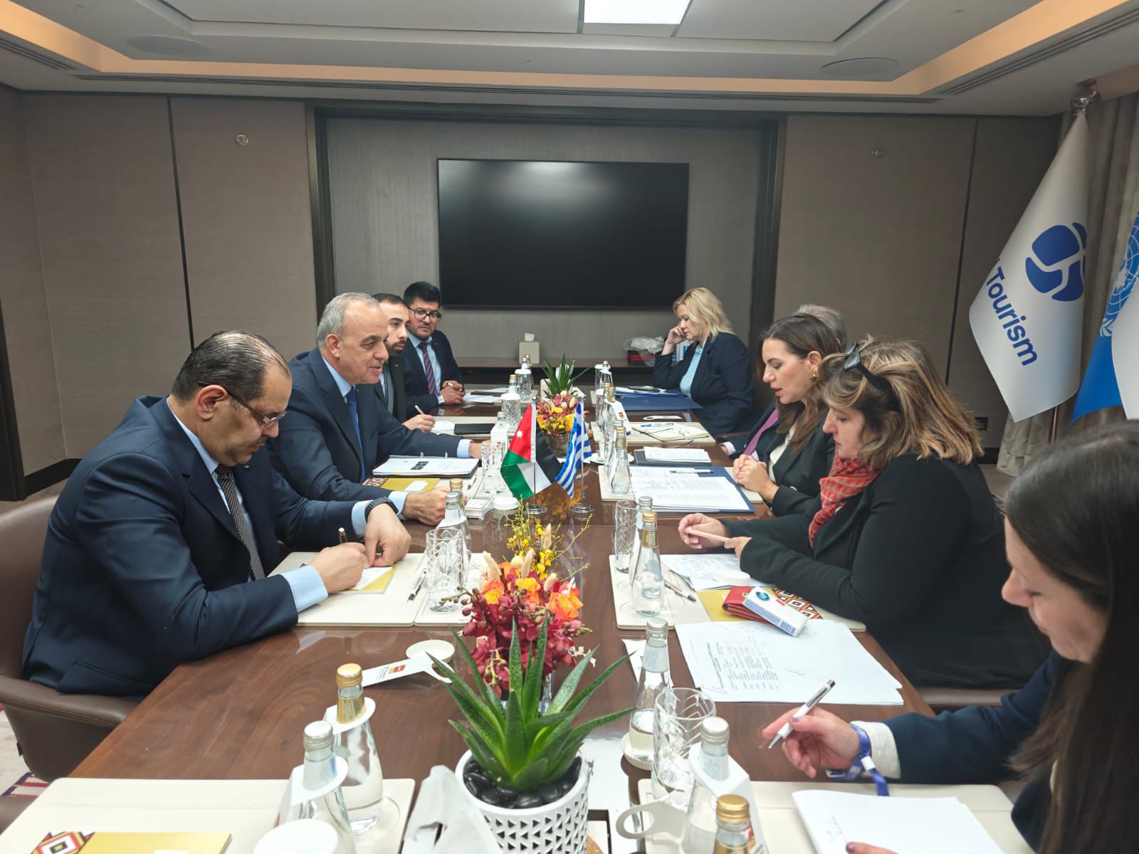 وزير السياحة والآثار يترأس جلسة شؤون الأعضاء المنتسبين لمنظمة الأمم المتحدة للسياحة ويجري لقاءات مع الأمين العام للمنظمة وعدد من وزراء السياحة