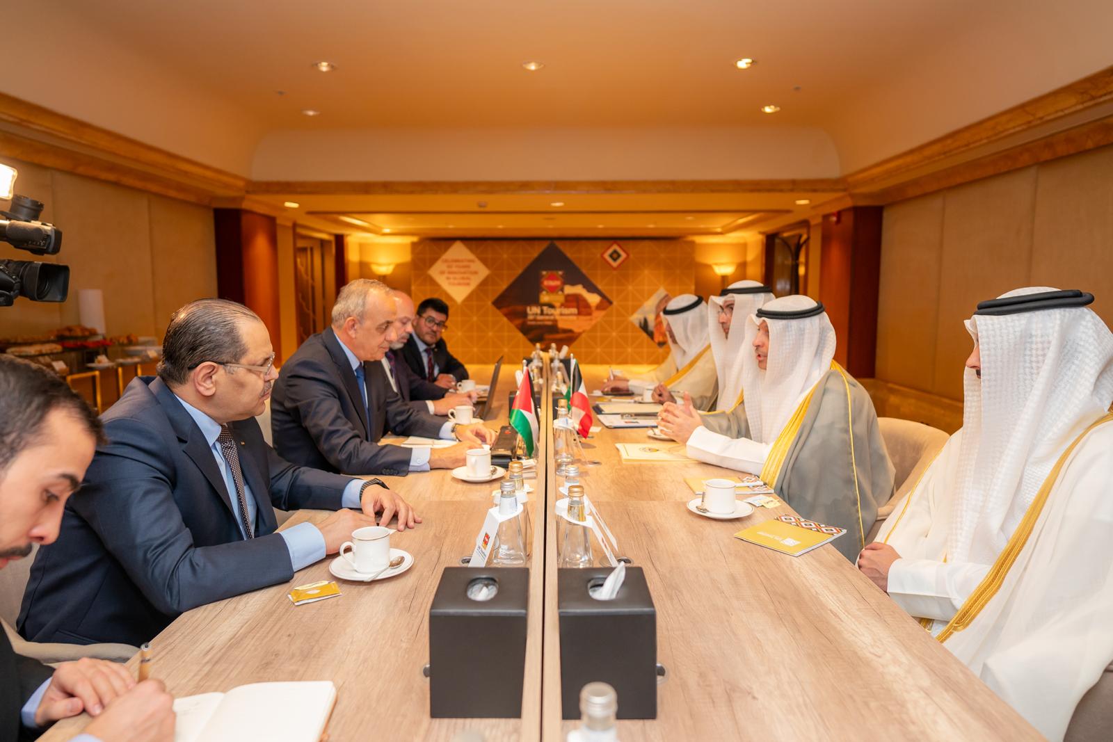 وزير السياحة والآثار يترأس جلسة شؤون الأعضاء المنتسبين لمنظمة الأمم المتحدة للسياحة ويجري لقاءات مع الأمين العام للمنظمة وعدد من وزراء السياحة