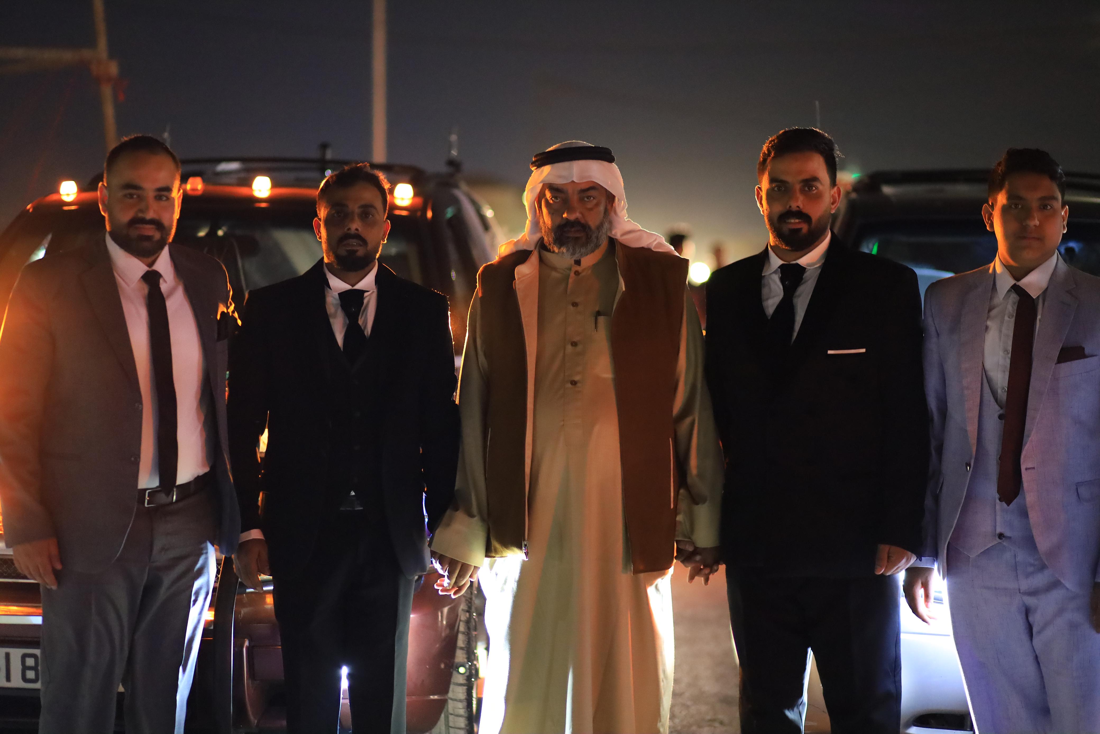 حامد آل الصالح يهنئ أبناء المرحوم أخيه هشام آل الصالح بزفافهما