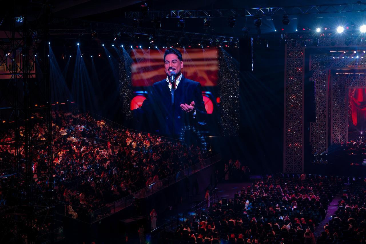 وليد الشامي يشعل مسرح محمد عبده في موسم الرياض  واغنية الرياض والحلّه تتصدر الترند
