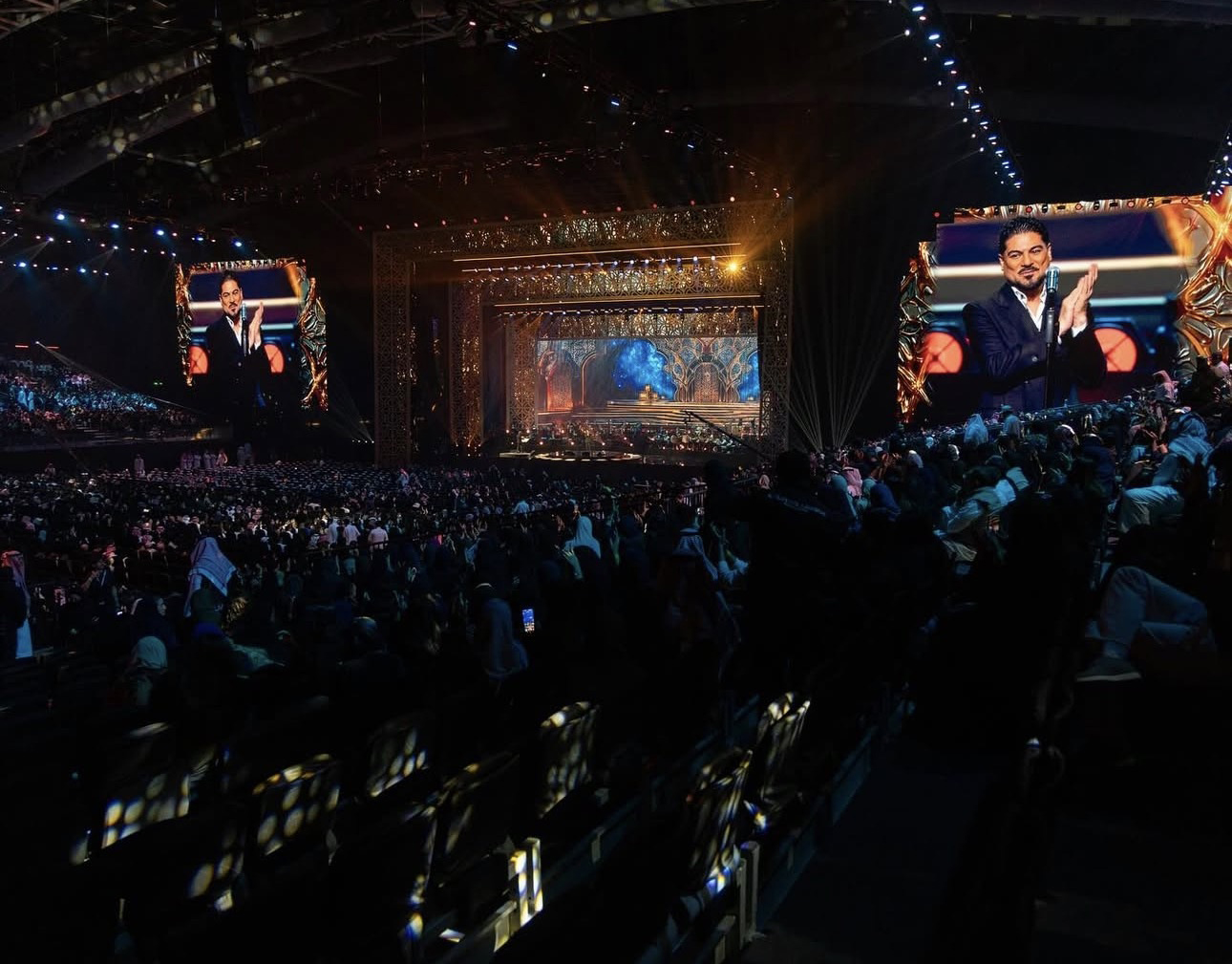 وليد الشامي يشعل مسرح محمد عبده في موسم الرياض  واغنية الرياض والحلّه تتصدر الترند