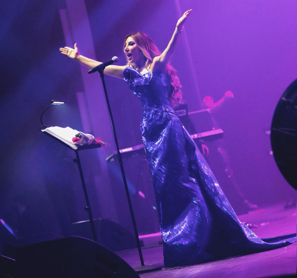 تستعد لحفلين قادمين بين قطر والإمارات نجوى كرم تغزل من أنغامها فرحاً وتُبهج ليلتين بحضورٍ طغى عليه التفاعل اللافت في سيدني