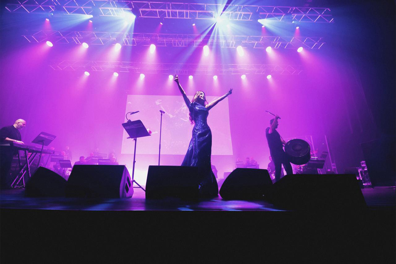 تستعد لحفلين قادمين بين قطر والإمارات نجوى كرم تغزل من أنغامها فرحاً وتُبهج ليلتين بحضورٍ طغى عليه التفاعل اللافت في سيدني