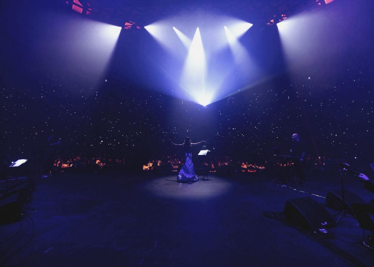 تستعد لحفلين قادمين بين قطر والإمارات نجوى كرم تغزل من أنغامها فرحاً وتُبهج ليلتين بحضورٍ طغى عليه التفاعل اللافت في سيدني