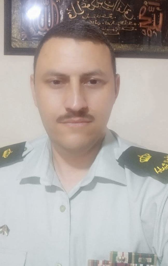 إسماعيل الجراح وعائلته يتقدّمون بالتهنئة لأبناء العمومة بمناسبة الترفيعات العسكري