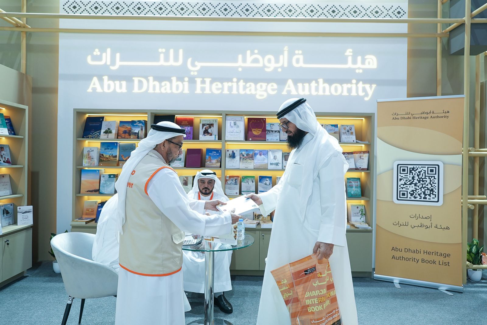هيئة أبوظبي للتراث تستعرض إصداراتها الأدبية والتراثية في الشارقة للكتاب