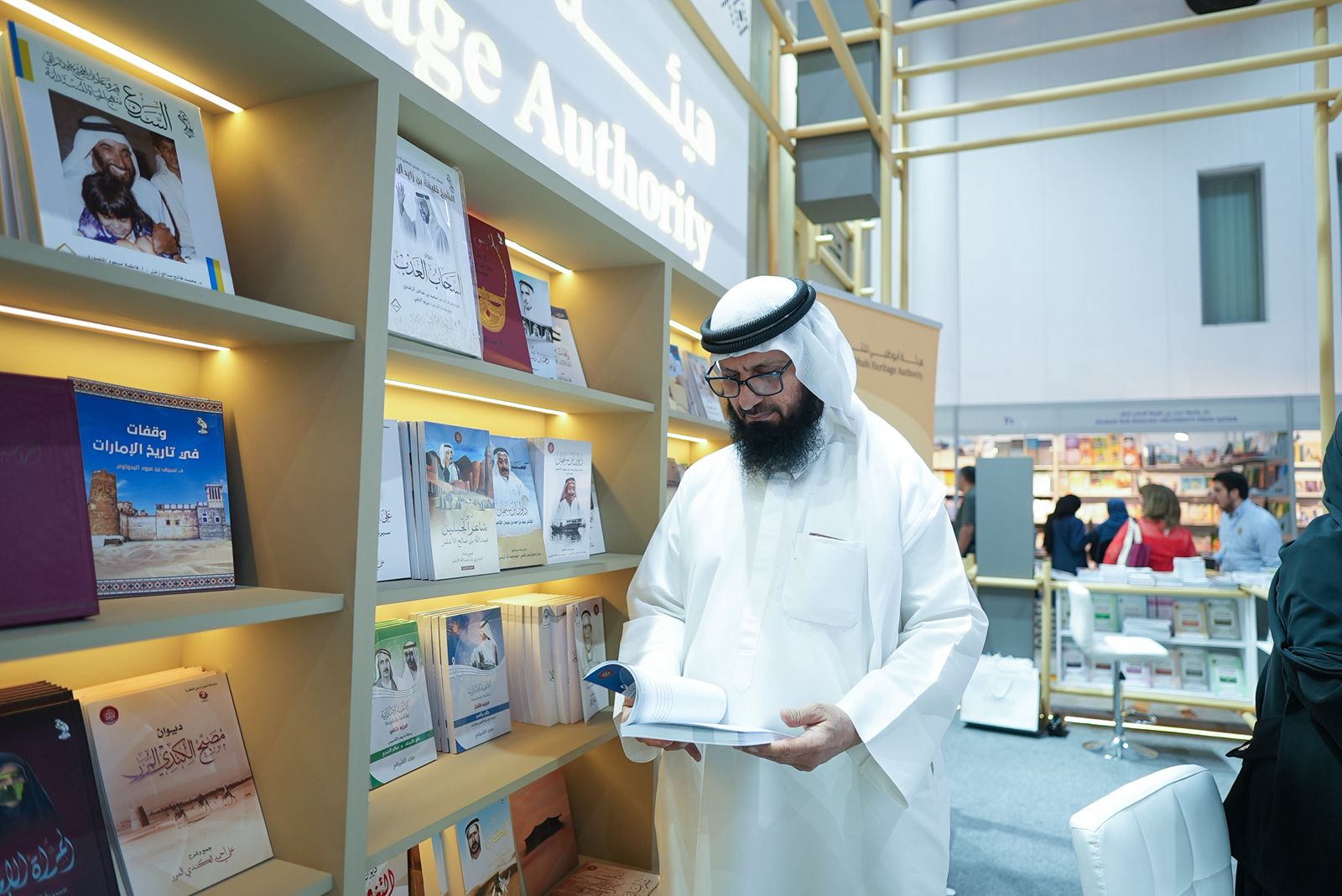 هيئة أبوظبي للتراث تستعرض إصداراتها الأدبية والتراثية في الشارقة للكتاب