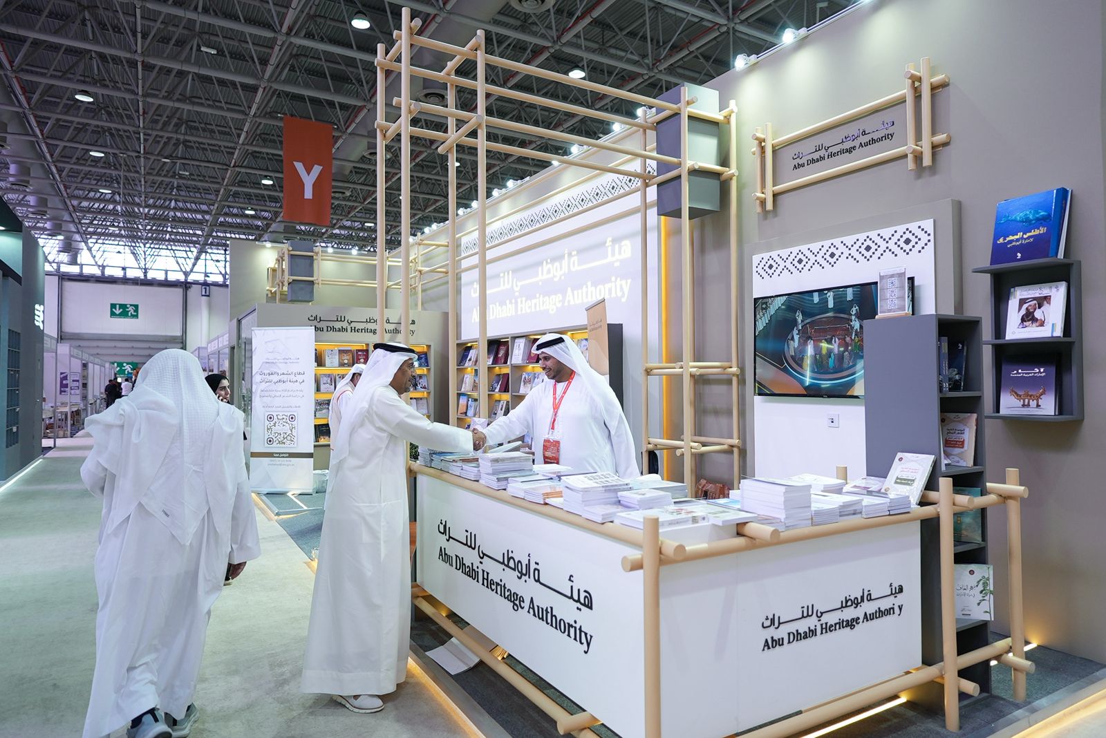 هيئة أبوظبي للتراث تستعرض إصداراتها الأدبية والتراثية في الشارقة للكتاب