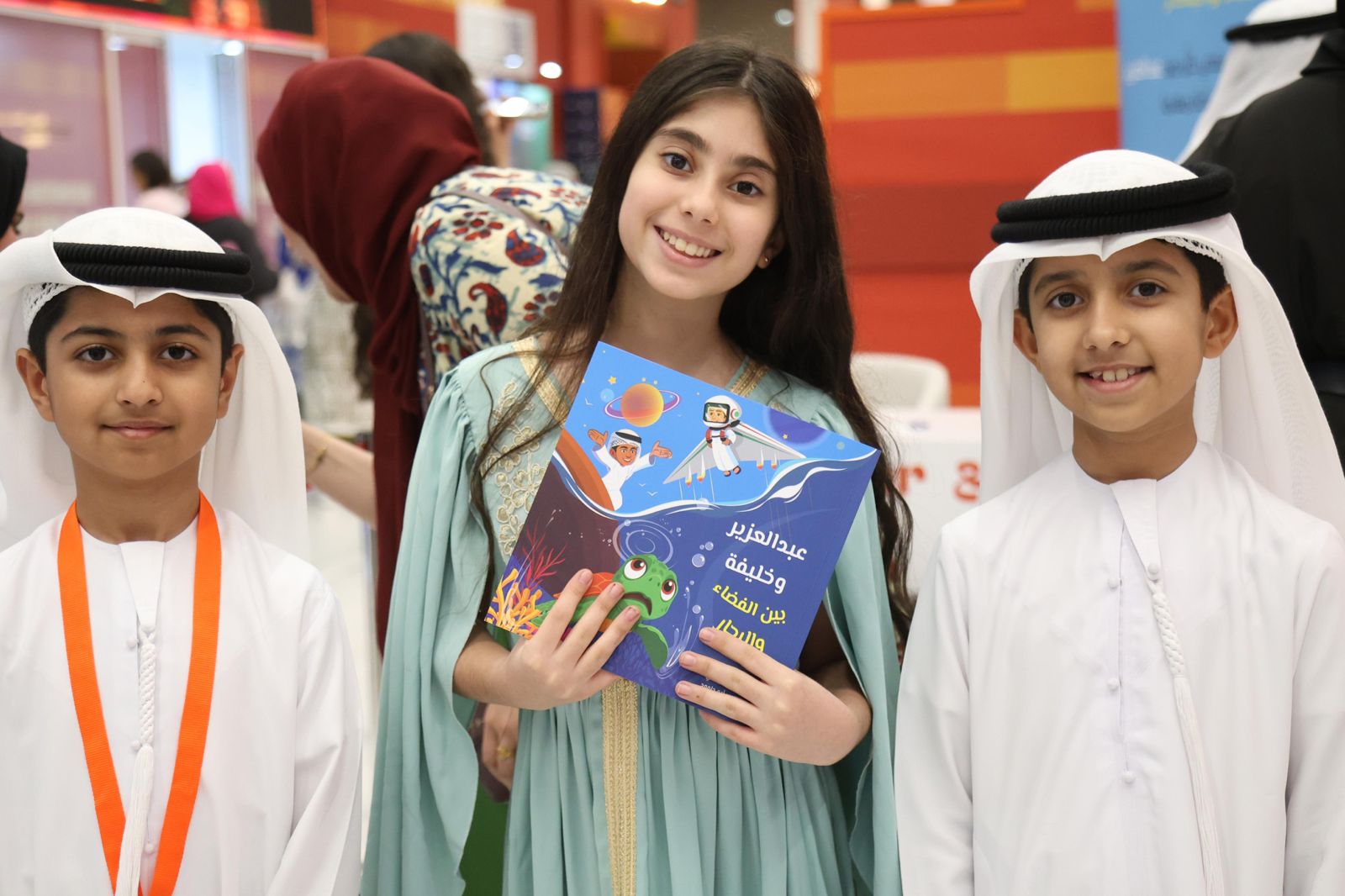 أدباء صغار .. يخطّون طريقهم إلى العالم بلغاتهم الأولى  أدباء صغار يفتحون أبواب العالم باللغتين 