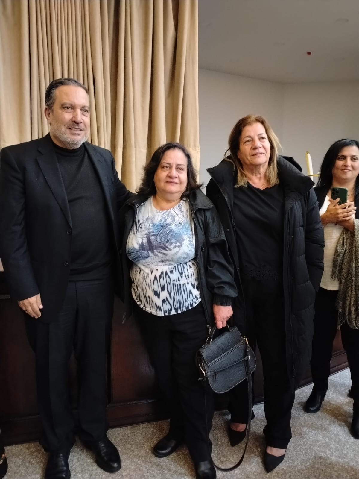 الأمسية الشعرية قصائد حب للأرض والإنسان  للشاعر زاهي وهبي ببيت الفحيص