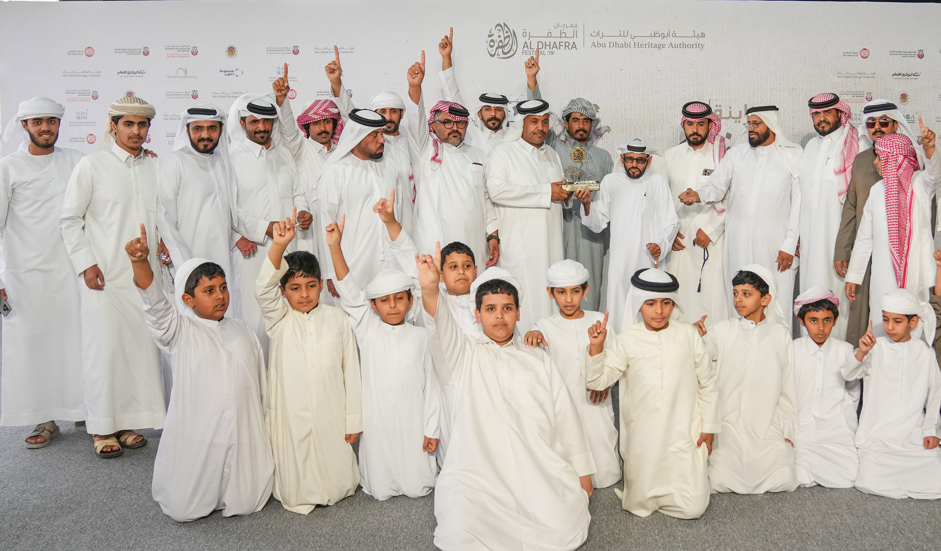 مزاينة رزين تتوج الفائزين في أشواط المفاريد التلاد والشركاء