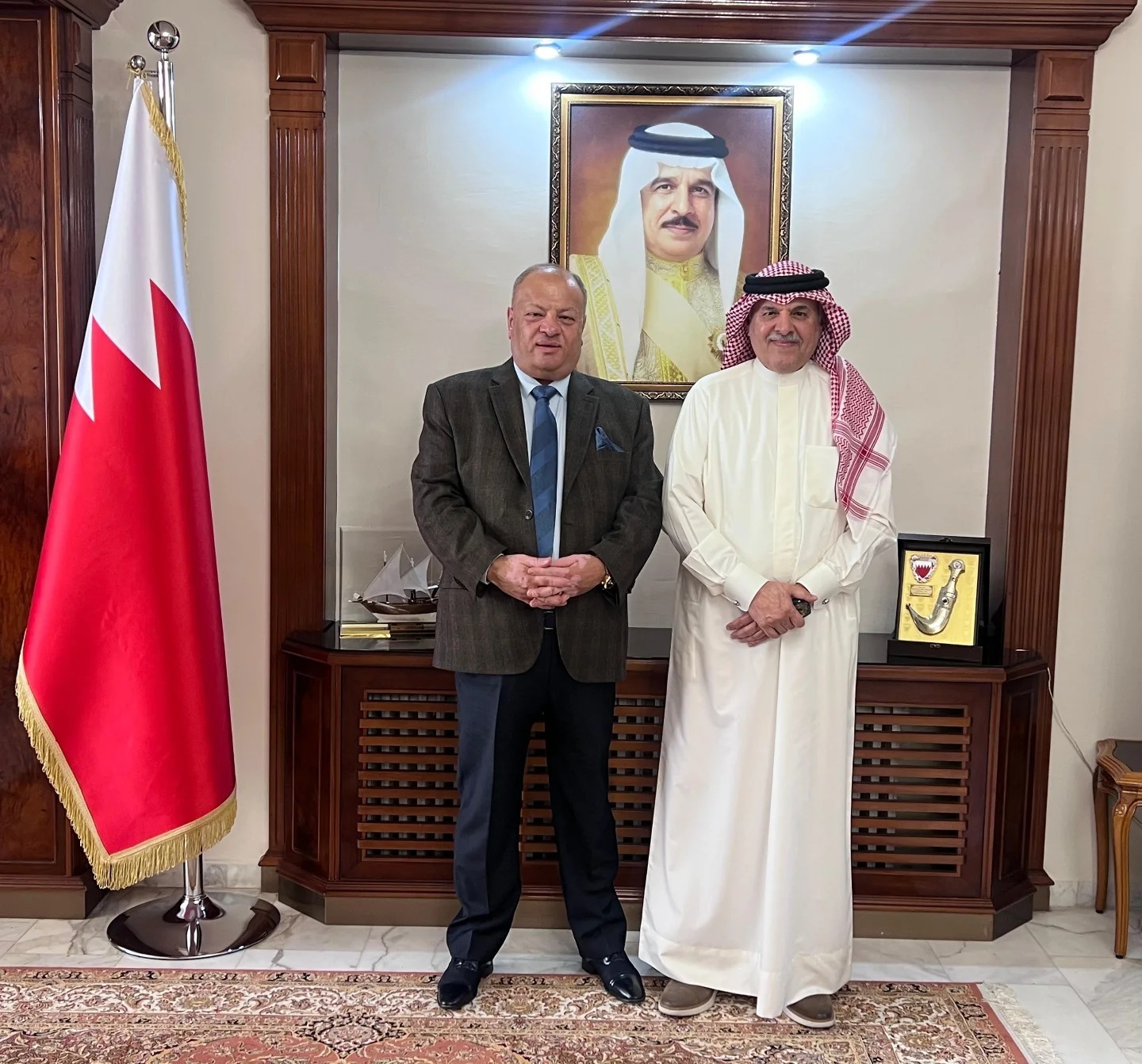 السفير البحريني خليفة بن عبدالله آل خليفة يلتقي مدير مهرجان جرش أيمن سماوي
