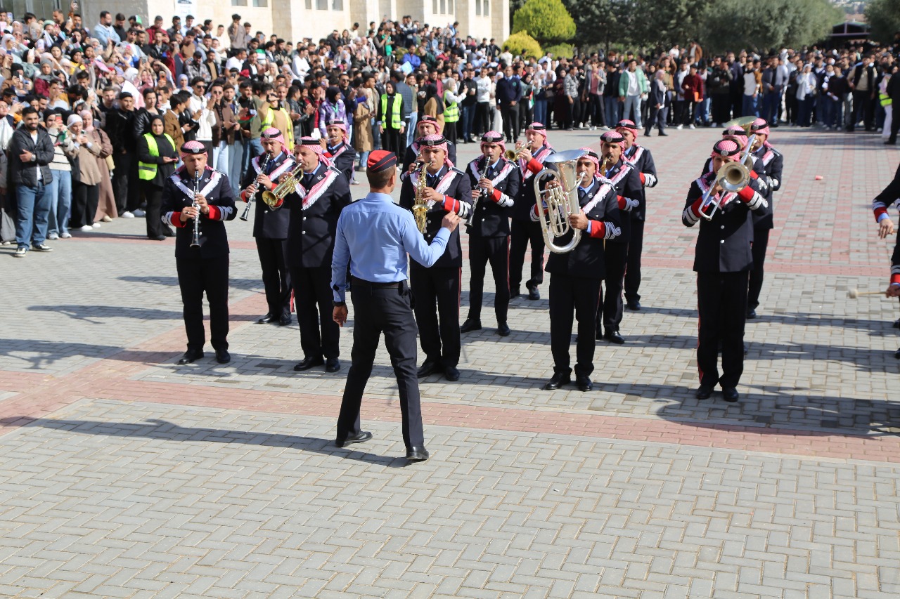 العين الحواتمة رئيس هيئة أردن المستقبل: أبشر سيدنا يرعى احتفال جامعة الزيتونة بيوم الوفاء والبيعة. 