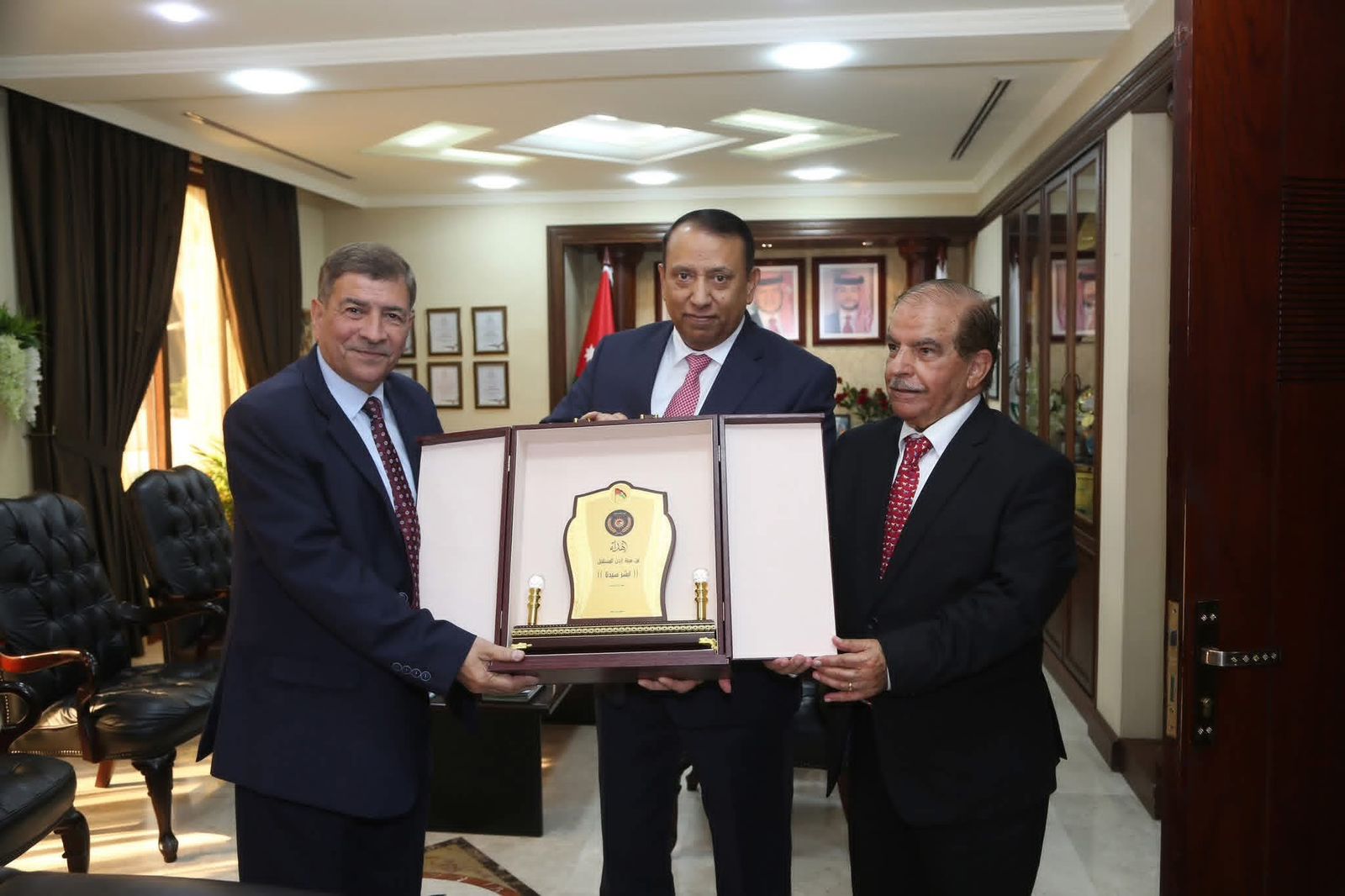 العين الحواتمة رئيس هيئة أردن المستقبل: أبشر سيدنا يرعى احتفال جامعة الزيتونة بيوم الوفاء والبيعة. 