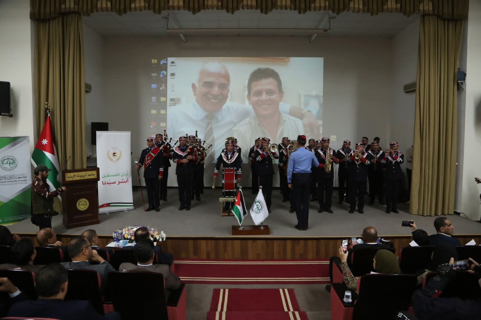 العين الحواتمة رئيس هيئة أردن المستقبل: أبشر سيدنا يرعى احتفال جامعة الزيتونة بيوم الوفاء والبيعة. 