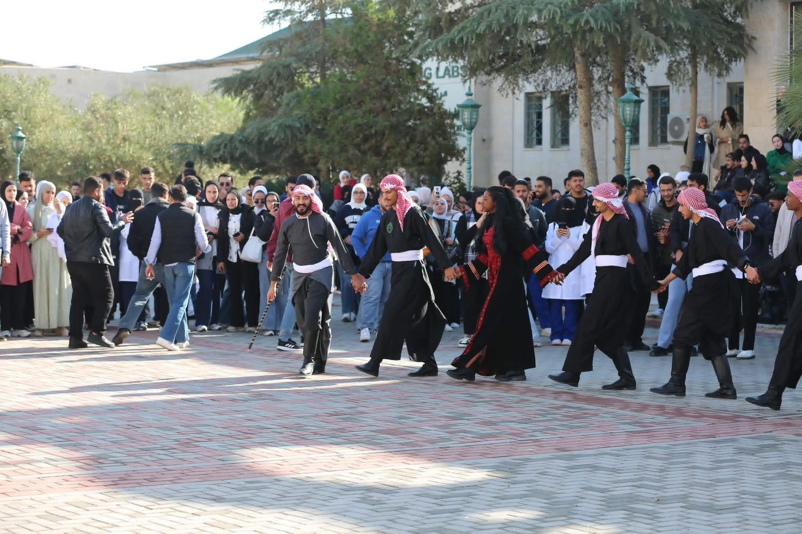 العين الحواتمة رئيس هيئة أردن المستقبل: أبشر سيدنا يرعى احتفال جامعة الزيتونة بيوم الوفاء والبيعة. 