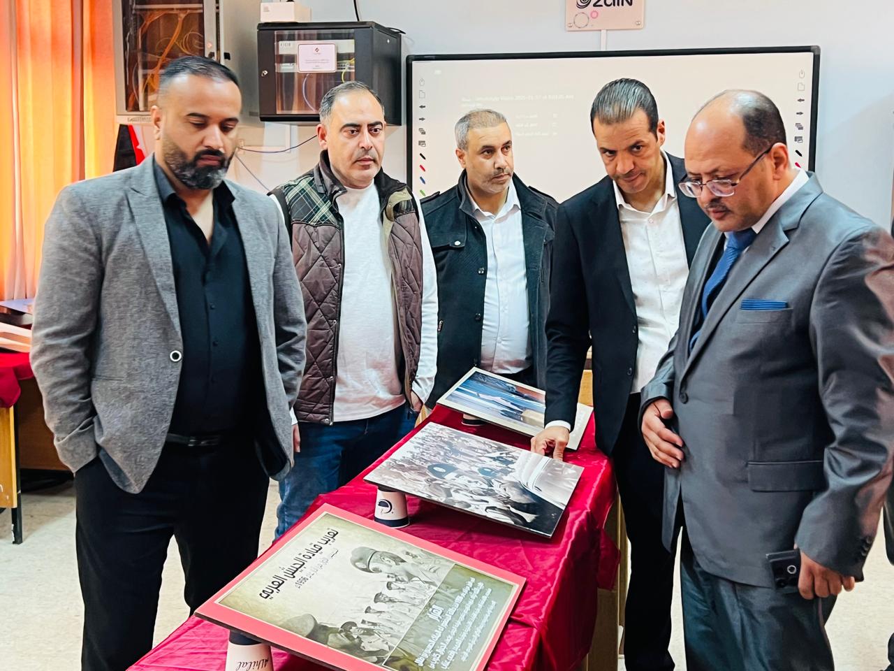 أبو الفول يفتتح معرض الوفاء للحسين في مدرسة الشهيد راشد الزيود الثانوية للبنين