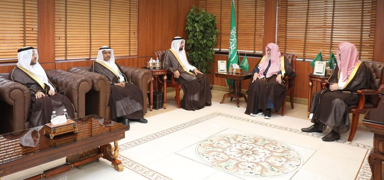 مفتي المملكة يستقبل الربيعة ومرافقيه