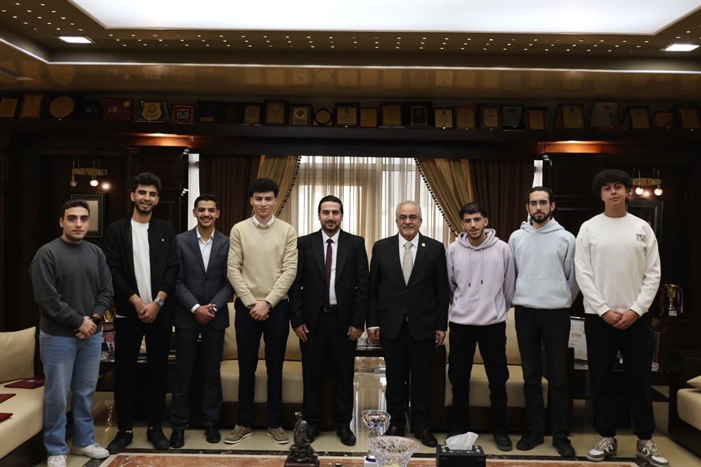 رئيس عمان الأهلية يكرّم فريق الجامعة الفائز بمسابقة IEEEالأمن السيبراني