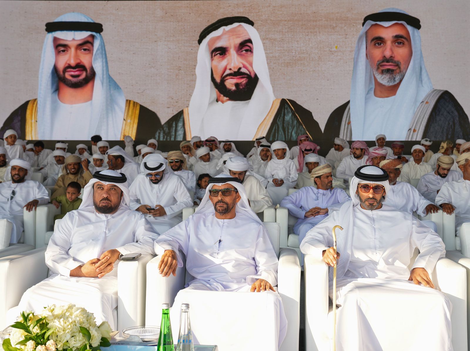 تتويج الفائزين في أشواط سن الحقايق في مزاينة رزين بمهرجان الظفرة