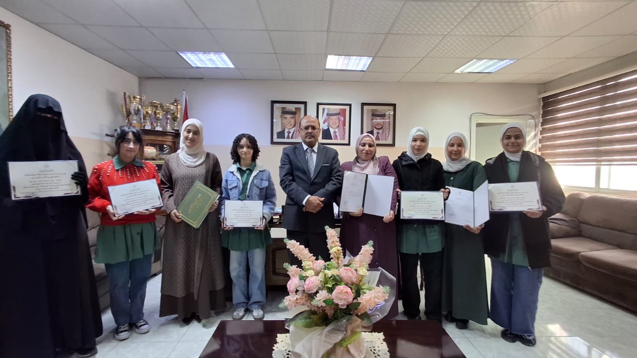 أبو الفول يكرم الطلبة الفائزين بمسابقات على مستوى المملكة