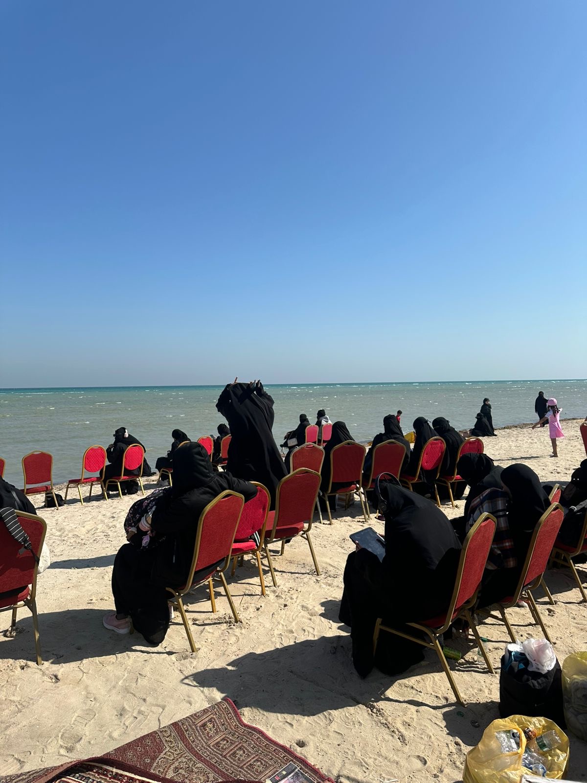 همسات الثقافي يختتم الرحلة الترفيهية لشاطئ العقير