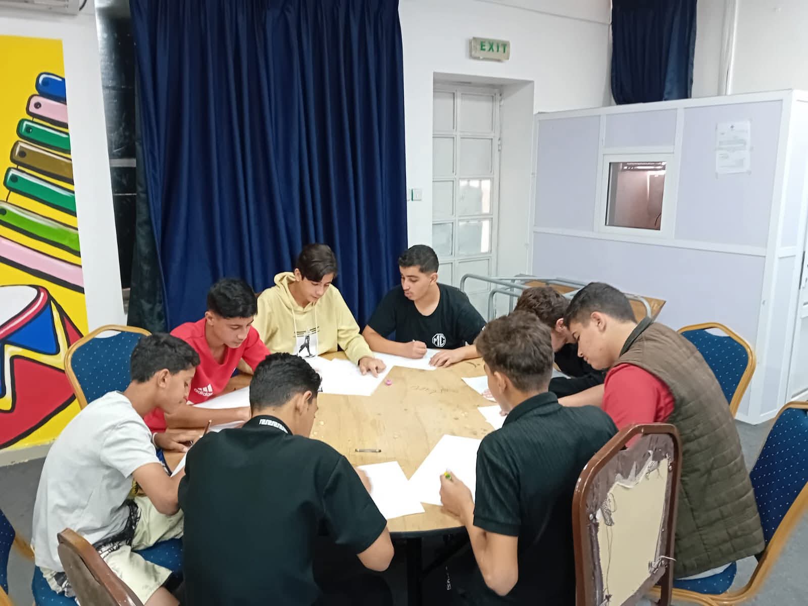 تواصل الفعاليات التدريبية لدورة  أساسيات الرسم الواقعي في مركز شباب وشابات حي الأمير محمد