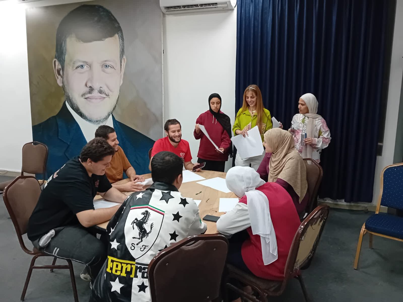 تواصل الفعاليات التدريبية لدورة  أساسيات الرسم الواقعي في مركز شباب وشابات حي الأمير محمد 