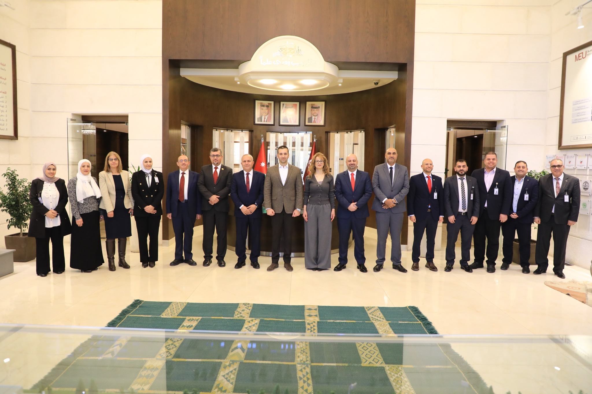 الشرق الأوسط تكرم عددًا من منتسبيها السابقين لأدوارهم الإيجابية الفاعلة