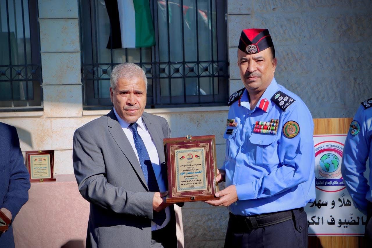 مديرية شرطة مادبا ودفاع مدني مادبا يكرّمان المشاركين في دورة “المسعف الصغير” بمدرسة طلائع الإبداع العالمية