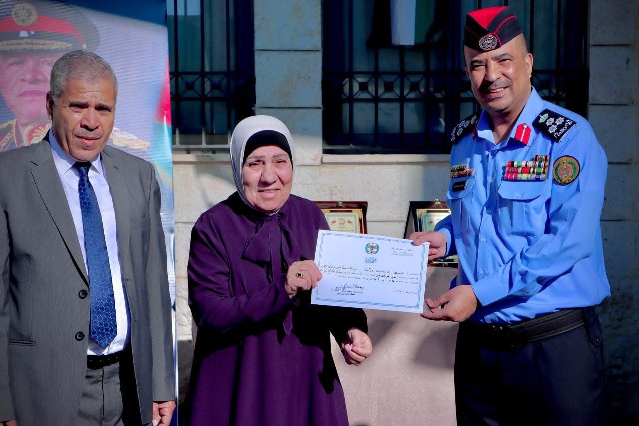 مديرية شرطة مادبا ودفاع مدني مادبا يكرّمان المشاركين في دورة “المسعف الصغير” بمدرسة طلائع الإبداع العالمية