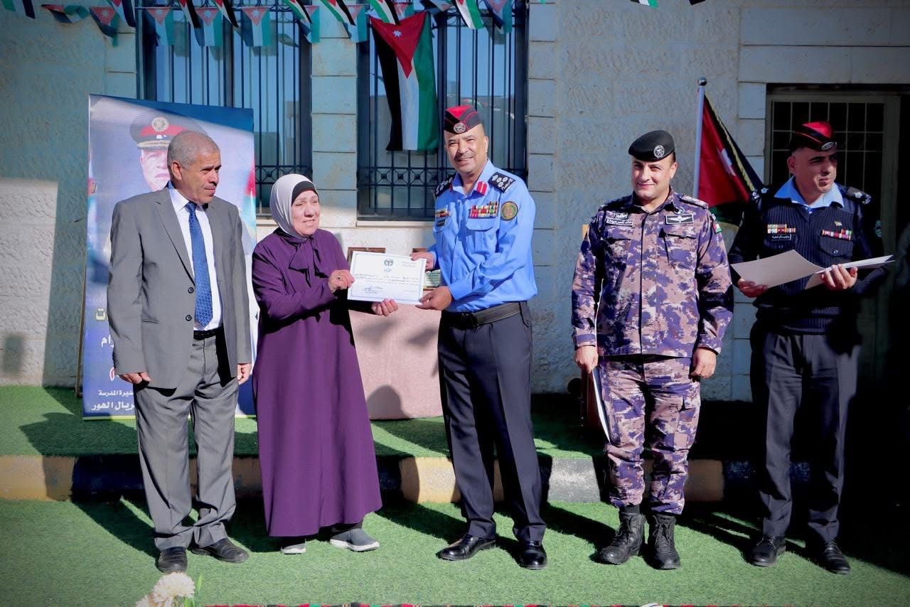 مديرية شرطة مادبا ودفاع مدني مادبا يكرّمان المشاركين في دورة “المسعف الصغير” بمدرسة طلائع الإبداع العالمية